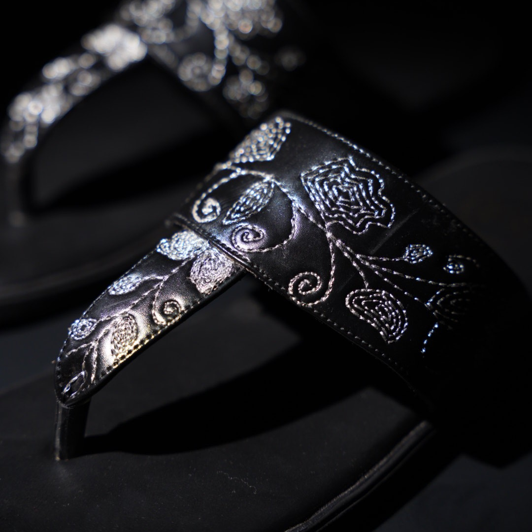 T-Rad Intricate Floral Embroidery Sandals - Black