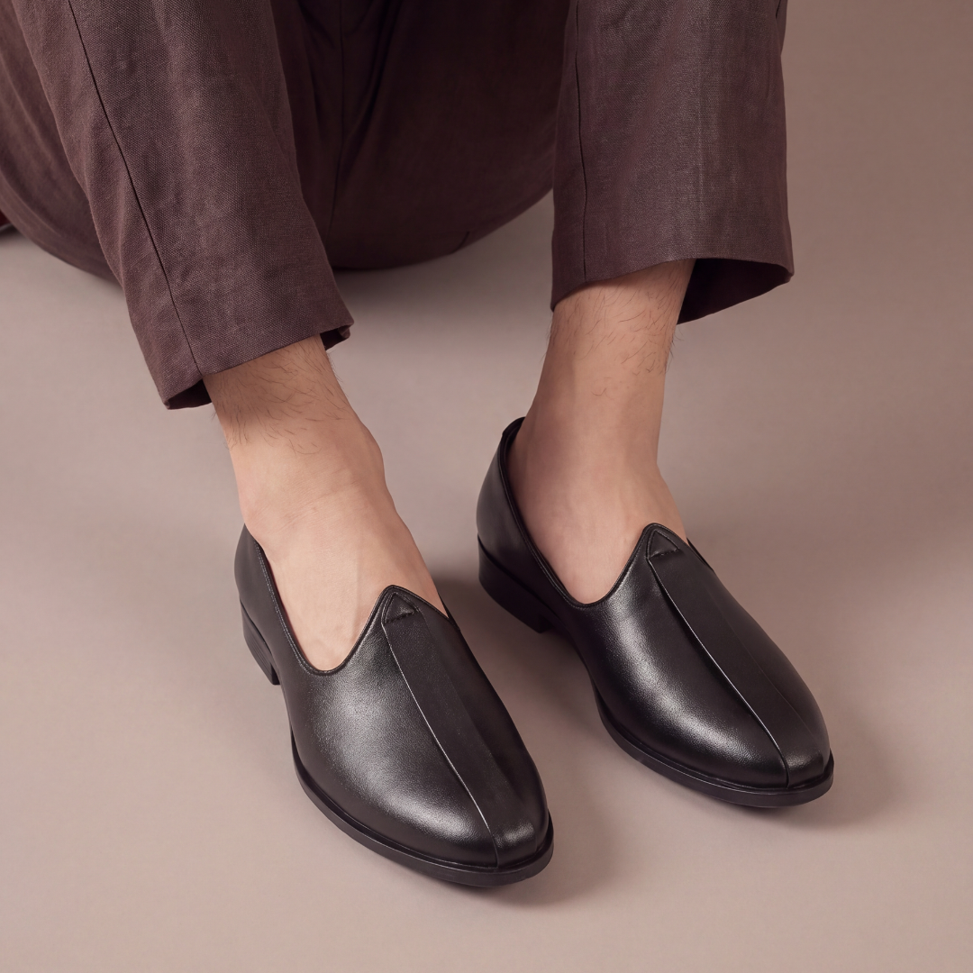 Monkstory Minimal Darbar Mojari – Black